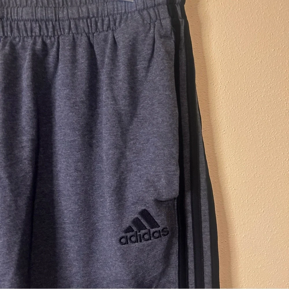 Adidas shorts size XL grey/black EUC‎